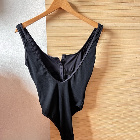 NWT Lspace Float On Classic Ribbed One Piece Swimsuit Black size 6 - Picture 8 of 8